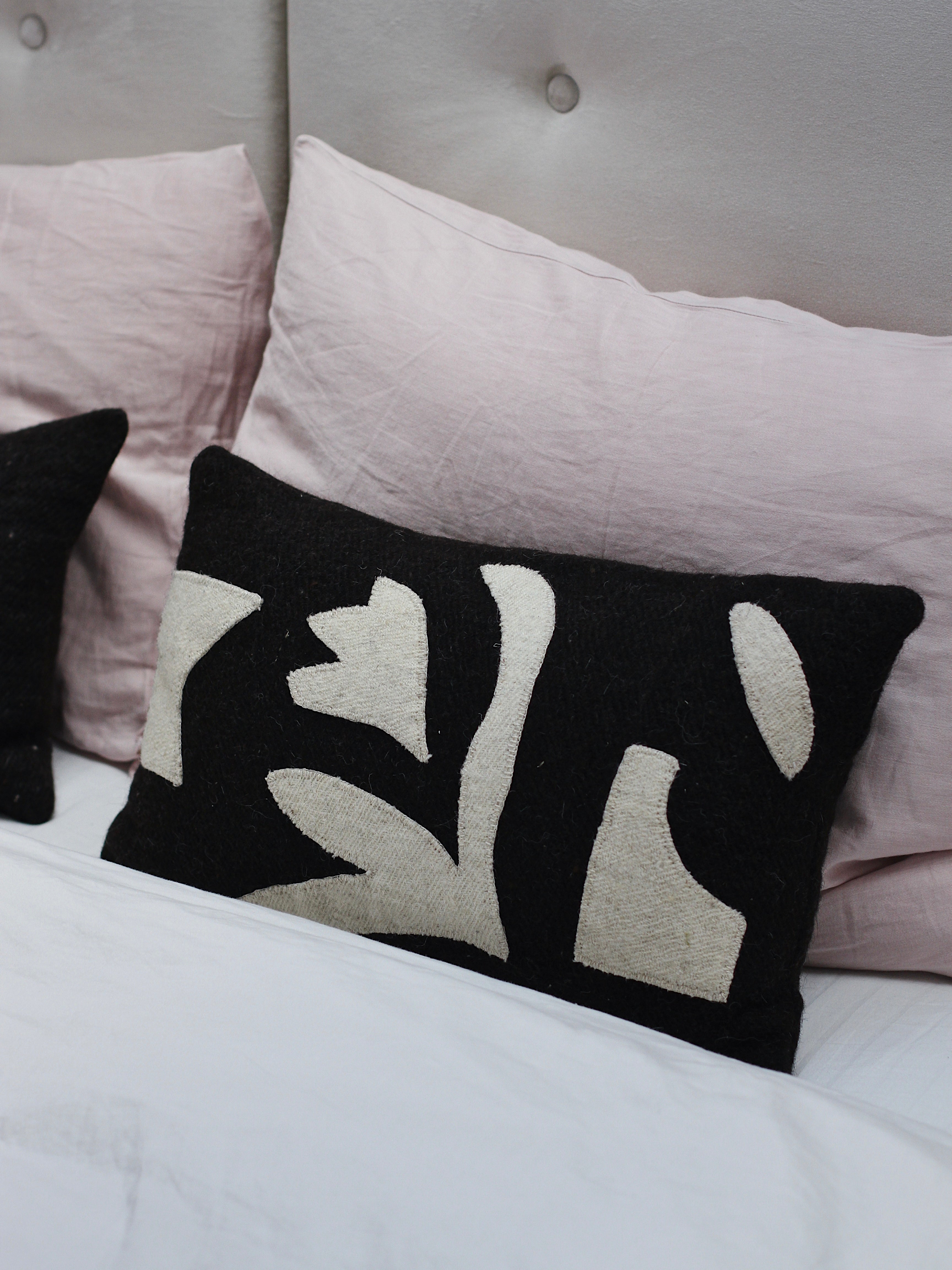KAITAG Decorative Cushion - Munoor Black